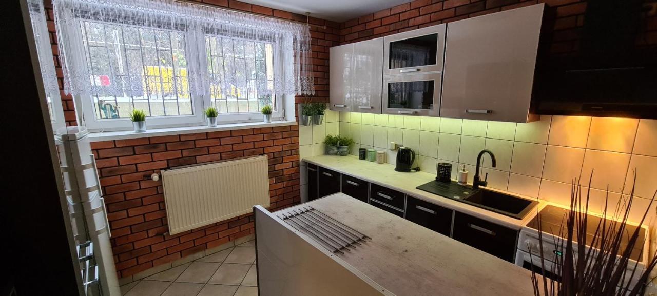 Quiet Basement Apartment Poznań Exterior foto